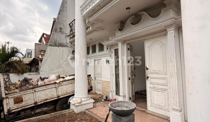 Dijual Rumah Hook Permata Buana Lt296m2, 2Lt, Harga 7M Nego 2