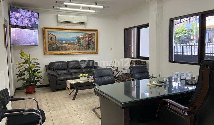 Rumah sekaligus gudang di Gajah Mada Dibawah NJOP 9,6M jual 9M 1