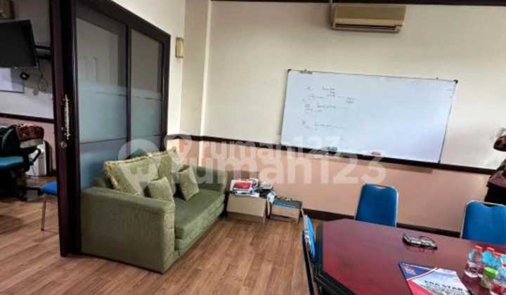 Ruko 4 Lantai di Menteng Dalam Jakarta Selatan Strategis Nego