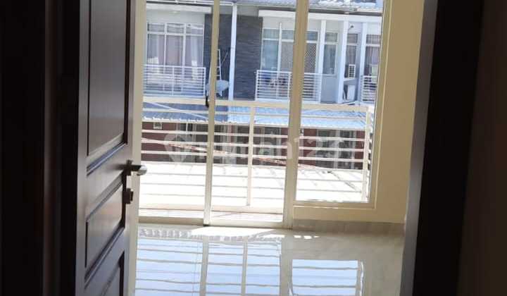 For Sale Green Lake Cluster America House