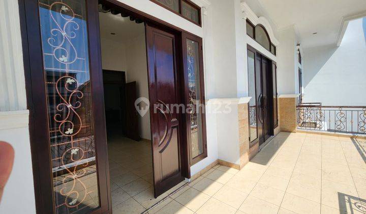 Dijual Rumah 2,5 Lantai di Taman Surya Boulevard 1