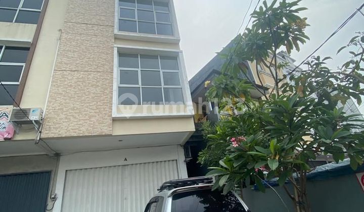 Ruko 3 lantai sudah renovasi Ruko