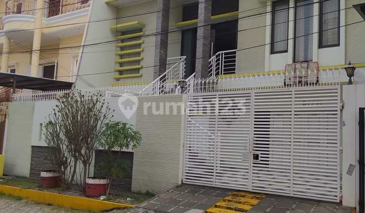 Danau Asri Siap Huni 3 Lantai Rumah Besar