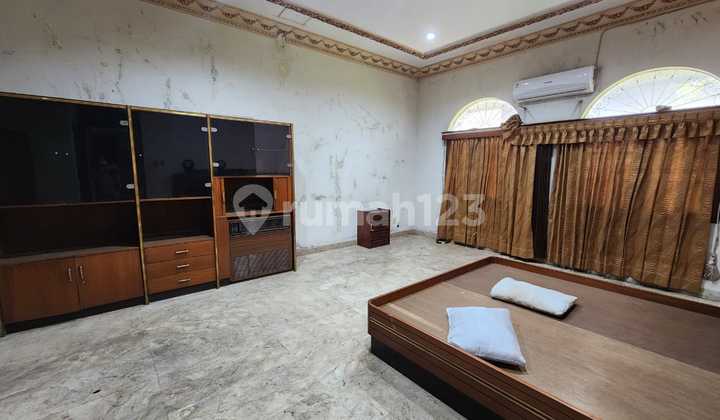 Velodrome Large House for Rent, Suitable for Business 2