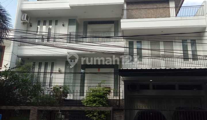 Ready-to-Occupy 3-Story House in Sunter 281m2
