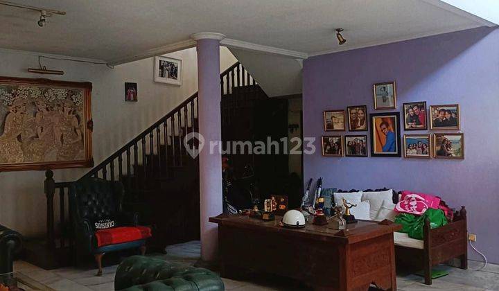 Jual Rumah Besar Bintaro Jakarta Selatan 2 Lantai 6 Kamar Tidur 2