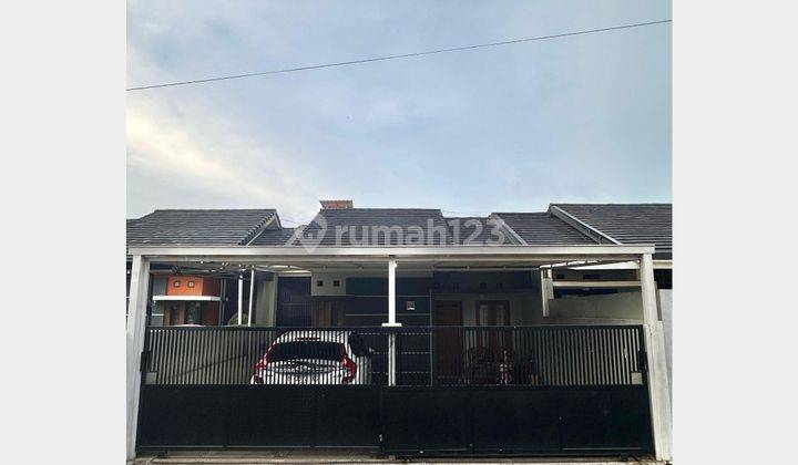 Rumah Nyaman dengan Carport 2 Mobil di Bukit Sariwangi 1