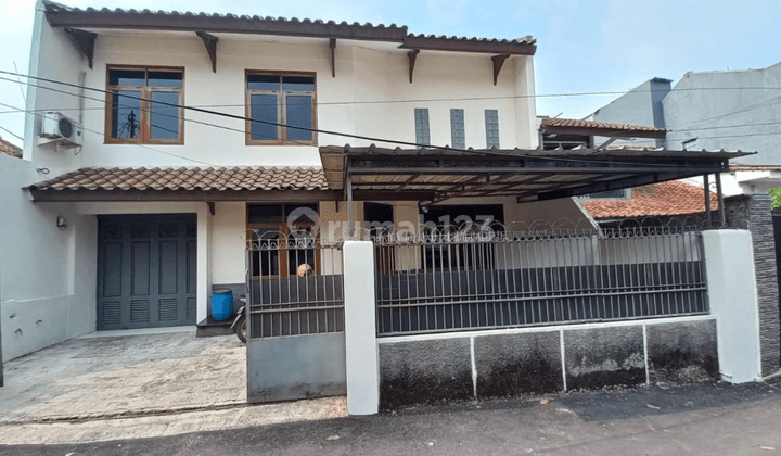 Rumah 2 Lantai Bagus SHM di Ciateul, Bandung 1