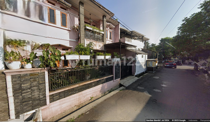 Nice 2-Story House with Certificate in Batununggal, Bandung