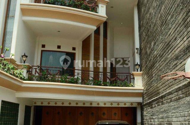 Rumah Mewah Siap Huni Full Furnished di Setra Duta 2