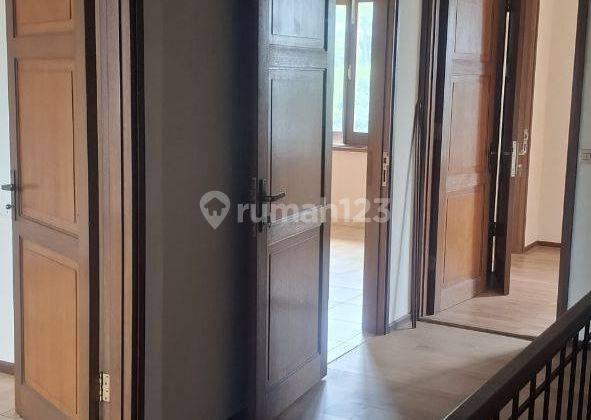 Rumah Murah 3 Lantai Siap Huni Di Komplek Elite Setra Duta 2