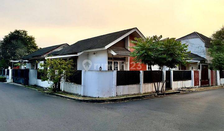 1 Menit Ke Living Plaza! Rumah Hook Strategis Pamulang, Tanah Luas 1