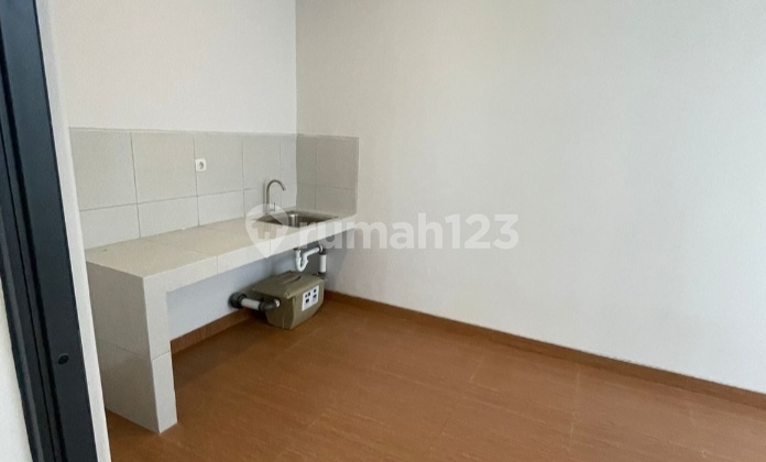 2-Story Semi-Furnished House Near Toll Road and Station Close to Toll in BSD City 2