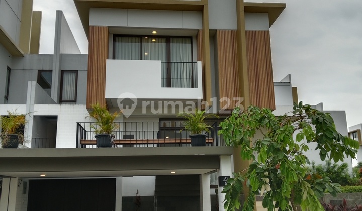 Rumah Premium Dengan Attic Dan Mezzanine Di Bsd City