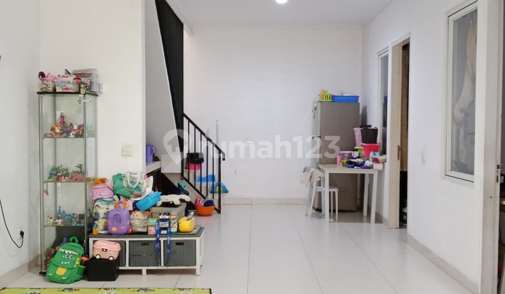 Rumah Semi Furnished Dengan Banyak Kamar Di Bsd City