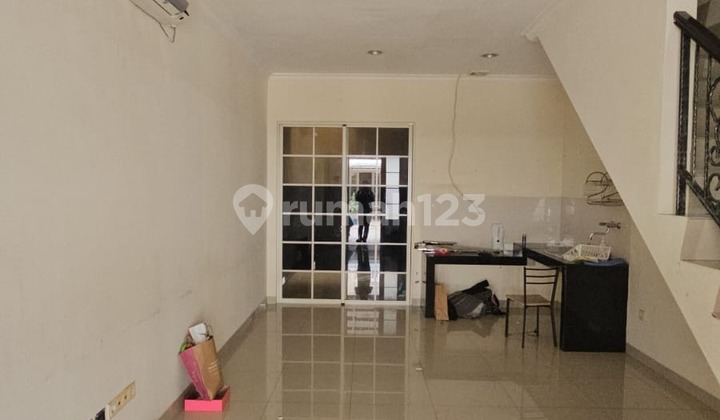 Disewa Rumah 4X15 Semi Furnish West Europe Green Lake City Disewa Rumah 4X15 Semi Furnish West Europe Green Lake City