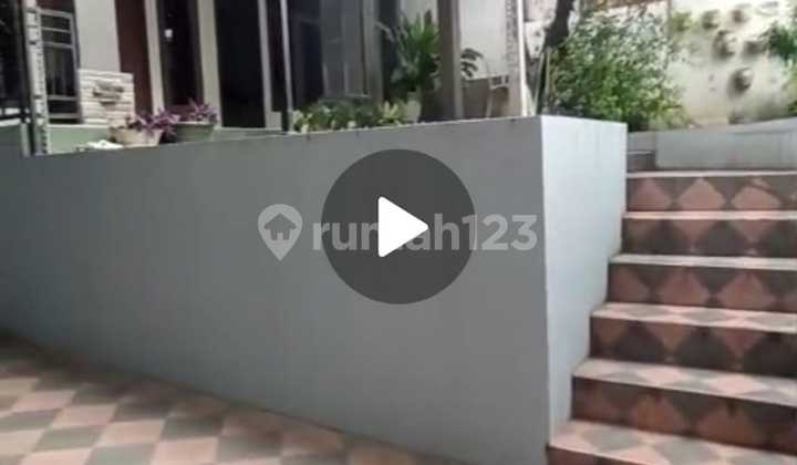 For Rent: House in Taman Asri Housing Complex For Rent: House in Taman Asri Housing Complex
