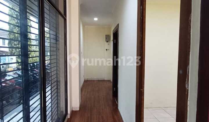 Here is the English translation: Rented Corner Shop House 3 Floors in Taman Aries, West Jakarta 2