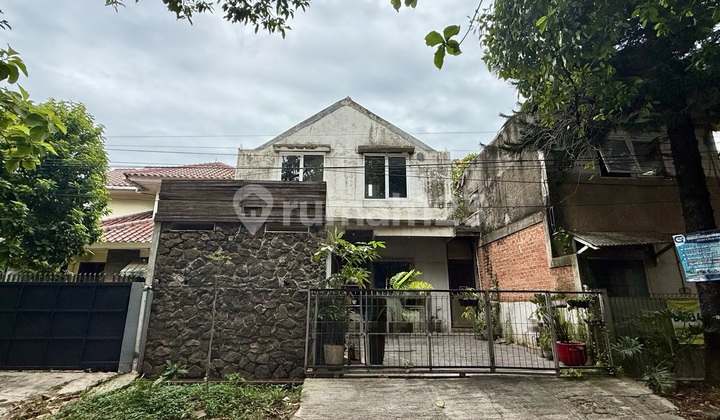 Industrial Ethnic House in Cirendeu Best Price Red Brick Light Steel