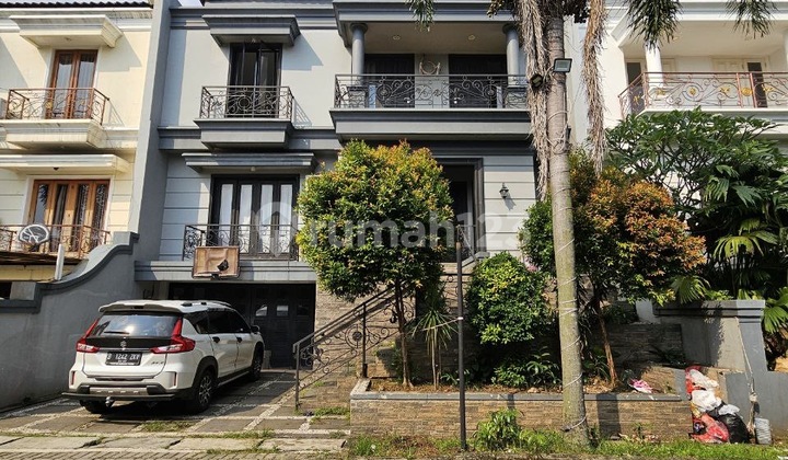 Rumah Luas Siap Huni dengan Kolam Renang Cilandak