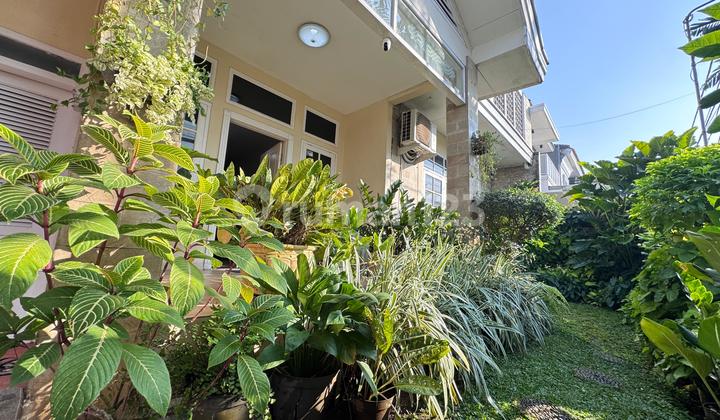 A very serene and comfortable house in the affordable Cinere Estate complex.