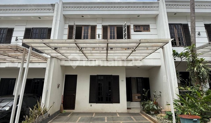 Well-Maintained Secondary House & Ready to OccupyPrivate Townhouse Lebak Bulus