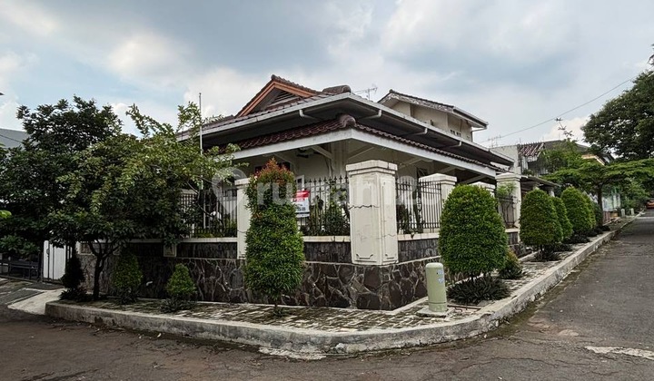 Rumah Siap Huni Hook Komplek Megapolitan Cinere