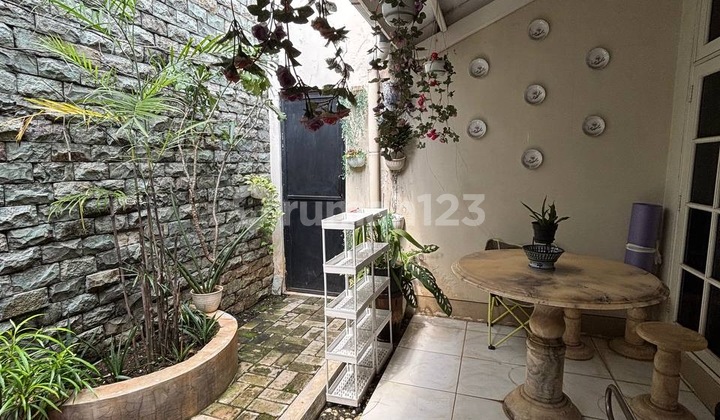 Ready-to-Occupy House Hook in Megapolitan Cinere Complex 2