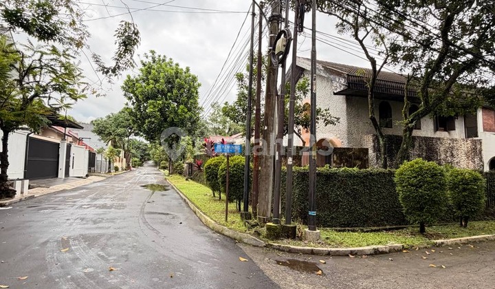 Super Wide Classic Thematic House Cinere 2