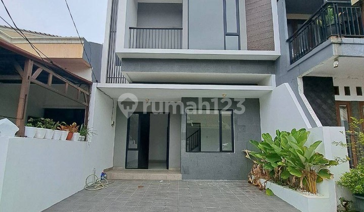 2-Story House in Bintaro Complex, Suitable for Young Families. 2-Story House in Bintaro Complex, Suitable for Young Families.