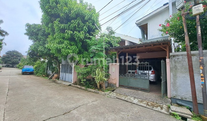 Two-Story Megah House in Cinere, Strategic Location Near Brigif Toll Road Two-Story Megah House in Cinere, Strategic Location Near Brigif Toll Road