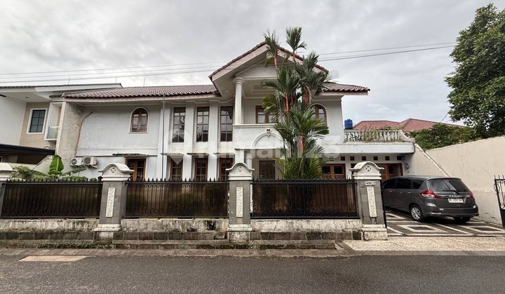 Rumah Secondary yang Sangat Terawat Asri Bintaro Jakarta Selatan Rumah Secondary yang Sangat Terawat Asri Bintaro Jakarta Selatan
