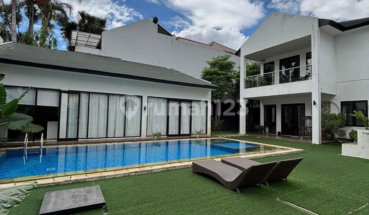 Modern Tropical House in Puri Cinere, Adjacent to Lebak Bulus, South Jakarta 1
