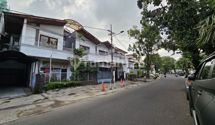 Kebayoran Baru House Near SCBD and Sudirman, Suitable for Boarding Business Kebayoran Baru House Near SCBD and Sudirman, Suitable for Boarding Business