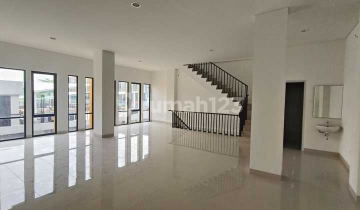 For rent, a connected shop house in The Loop BSD City, already fully penetrated.