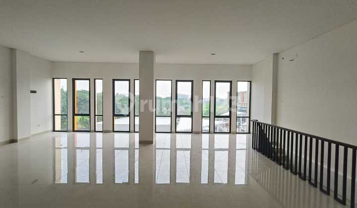 For rent, a connected shop house in The Loop BSD City, already fully penetrated.