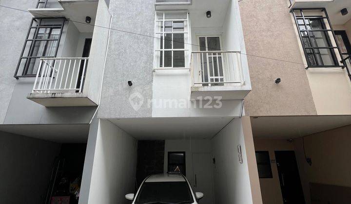 Rumah Siap Huni Dekat Binus Anggrek, Kebon Jeruk, Jakarta R2153 1