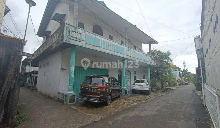 Rumah dua lantai di jalan Veteran Gg. Syukur 6 dua pintu dekat Jl. Gajahmada  2