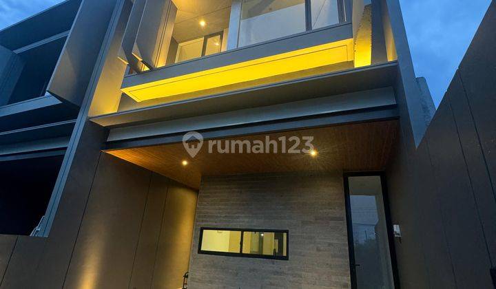 Rumah 2 Lantai Baru SHM Minimalis Modern di Manyar Kertoadi  2