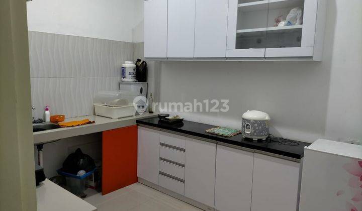 Rumah 2 Lantai Bagus Furnished SHM di Petemon Siap Huni  2