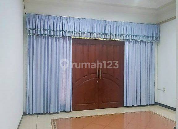 Rumah 2 Lantai Bagus Semi Furnished SHM di Araya 1 Siap Huni 2