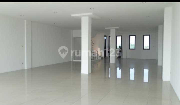 3-Story Linked Ruko Ready by November, Strategically Located on Jalan Raya Serpong