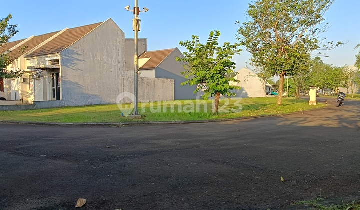 Hook Land 200m Not Facing Neighbors