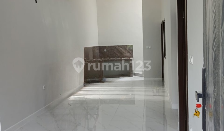 Rumah Baru Siap Huni 2+1 Kamar Tidur Luas di Taman Ubud Lippo Karawaci Dekat Uph 2