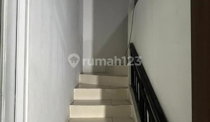 Ruko at a Strategic Busy Intersection in Sector 1G Gading Serpong. 2