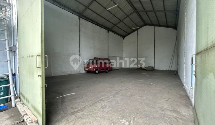 Gudang Serba Guna Row Jalan Luas di Kosambi Permai Jakarta Barat.