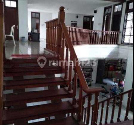 Rumah Cantik 2Lt Bangunan Mandiri di Sunrise Garden Jakarta Barat