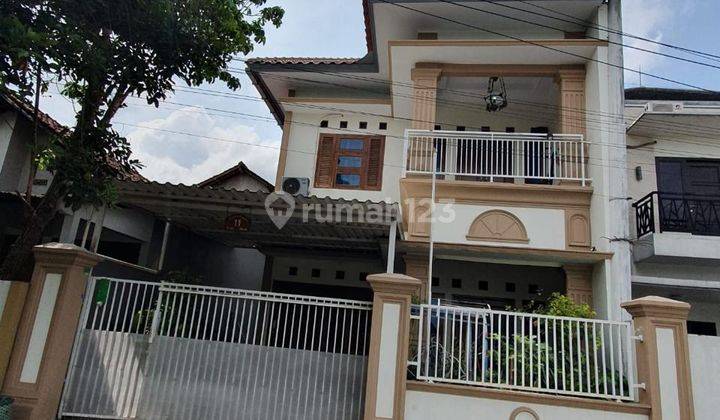 Rumah Mewah 2 Lantai Semi Furnished di Berbah Sleman Jogja Hanya 2M an 1