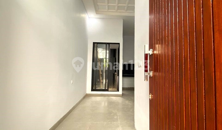 JUAL RUMAH 2 LANTAI SIAP HUNI MEMUKAU HARGA TERJANGKAU 1