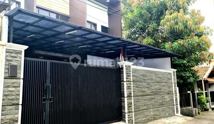 For Sale House in Meruya Ilir Complex, North Meruya, West Jakarta